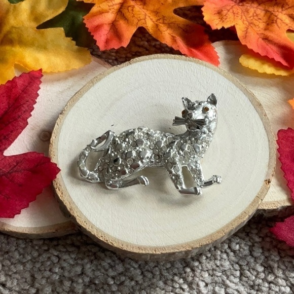 VINTAGE SILVER RHINESTONE CAT BROOCH - Picture 2 of 4